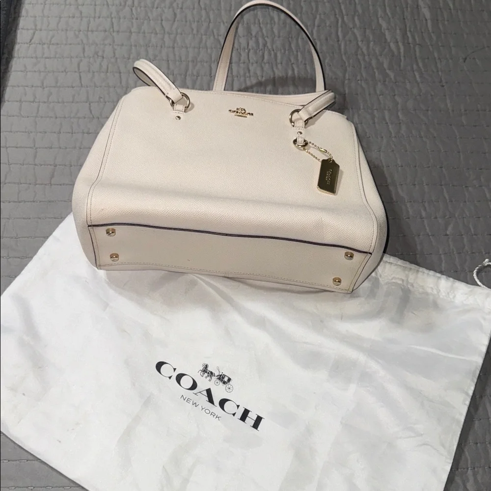 COACH PURSE IN BONE COLOR WITH GOLD - Picture 13 of 13